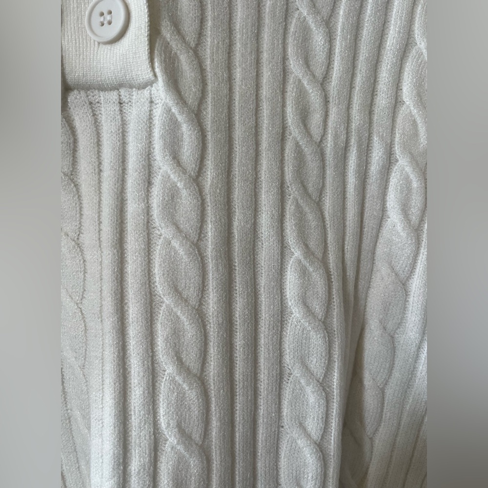RDI Nordstrom White, Soft Knit Collared Sweater with Button Detail Size Medium - Picture 13 of 14